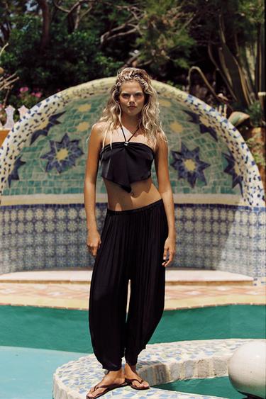 TOP SATINADO CUELLO HALTER - Negro de Zara
