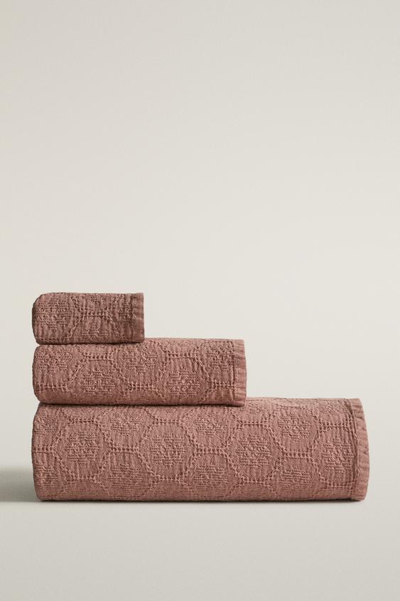 Zara GEOMETRIC WAFFLE BATH TOWEL - Pink - Image 0