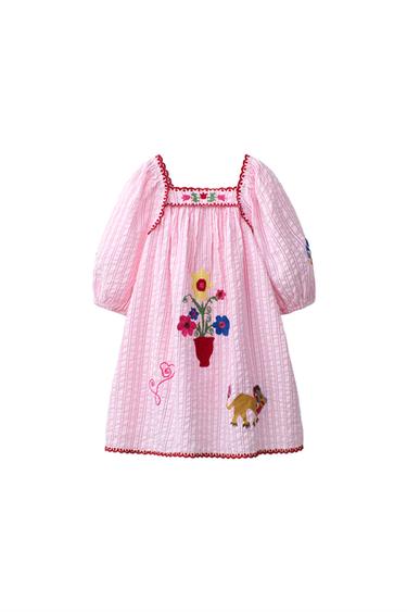Zara Pembe - ÇİZGİLİ İŞLEMELİ ELBİSE SISSEL EDELBO X ZARA KIDS