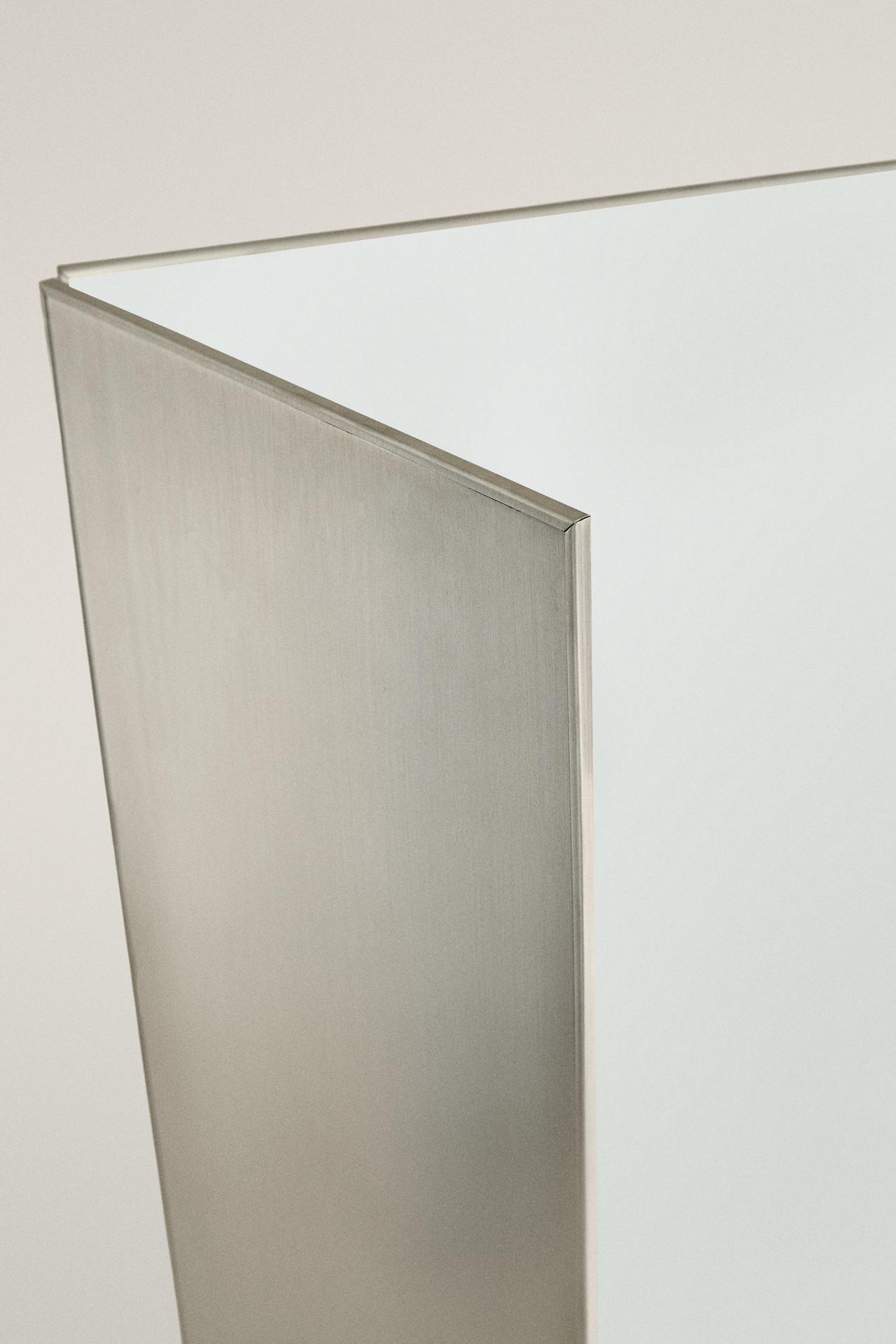 METAL EDGE TRIFOLD MIRROR — P