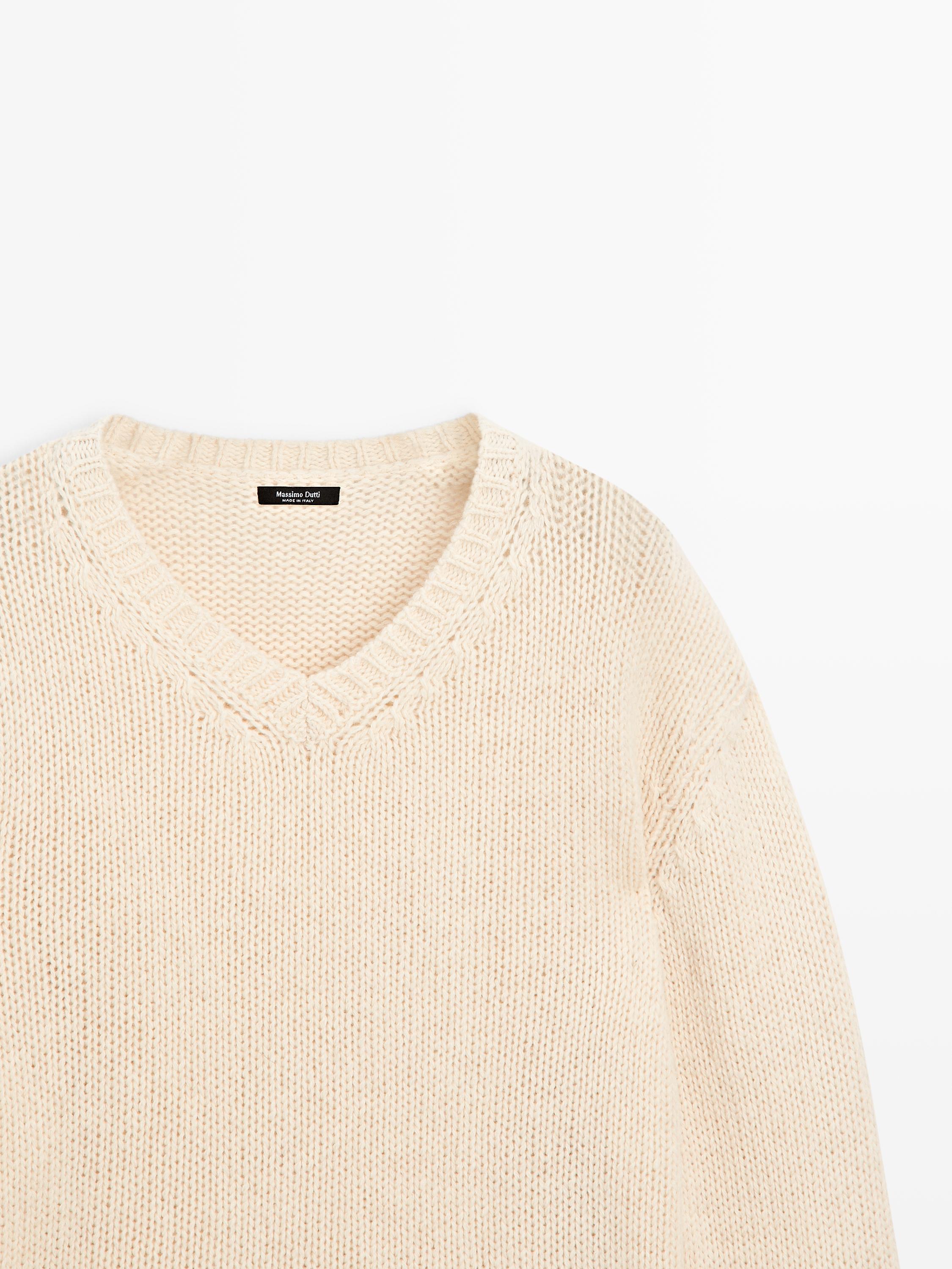 100% wool V-neck knit sweater