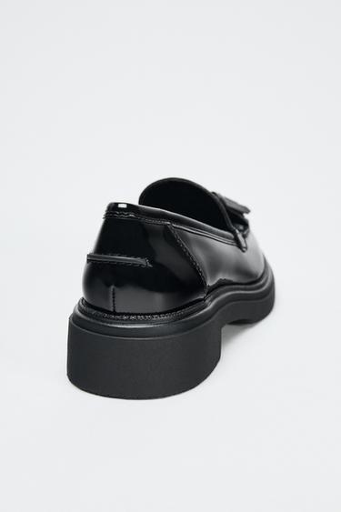 MOCASSINS VERNIS À POMPONS - Noir de Zara - Image 4