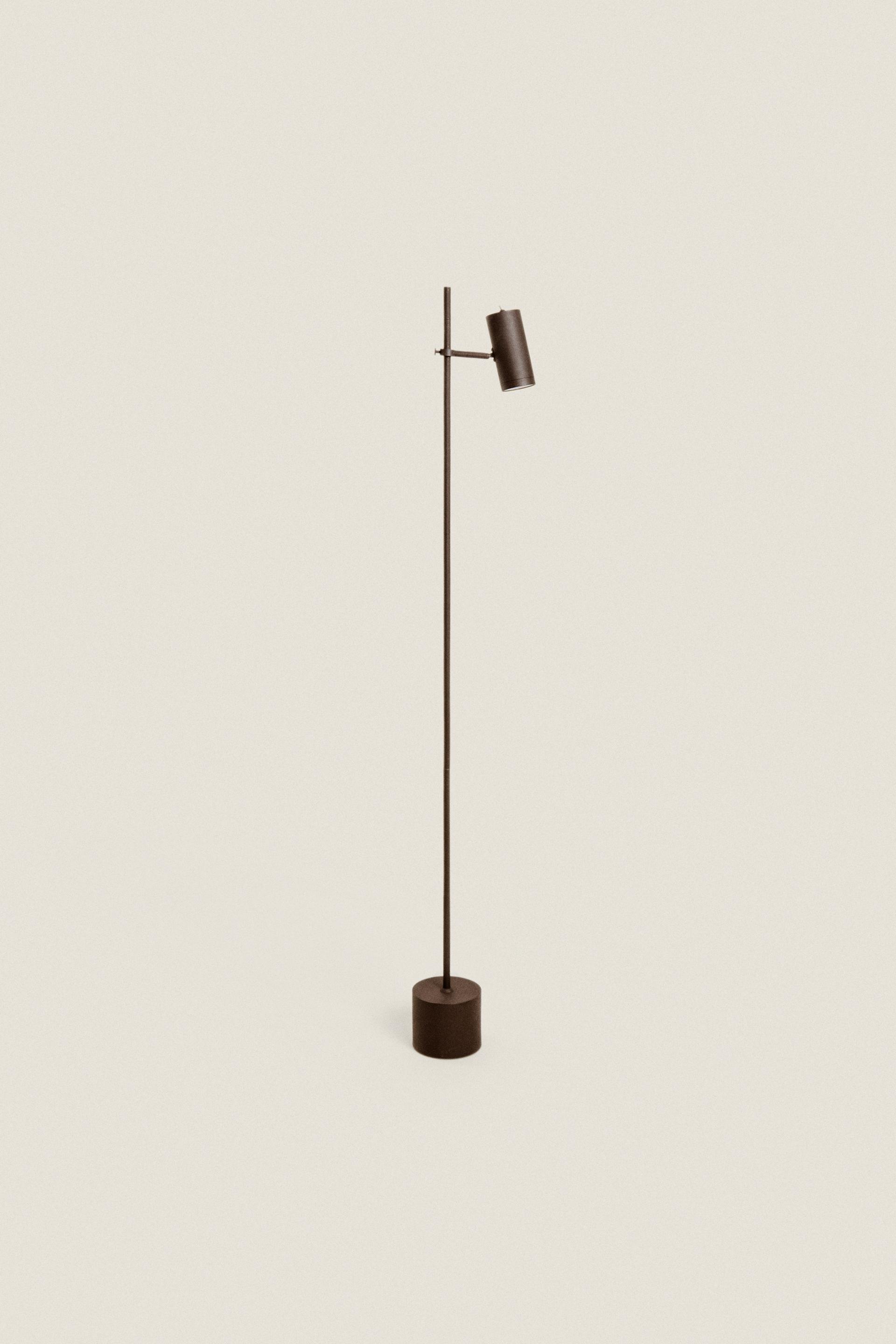 Cordless Spotlight Floor Lamp - Wireless & Rechargeable