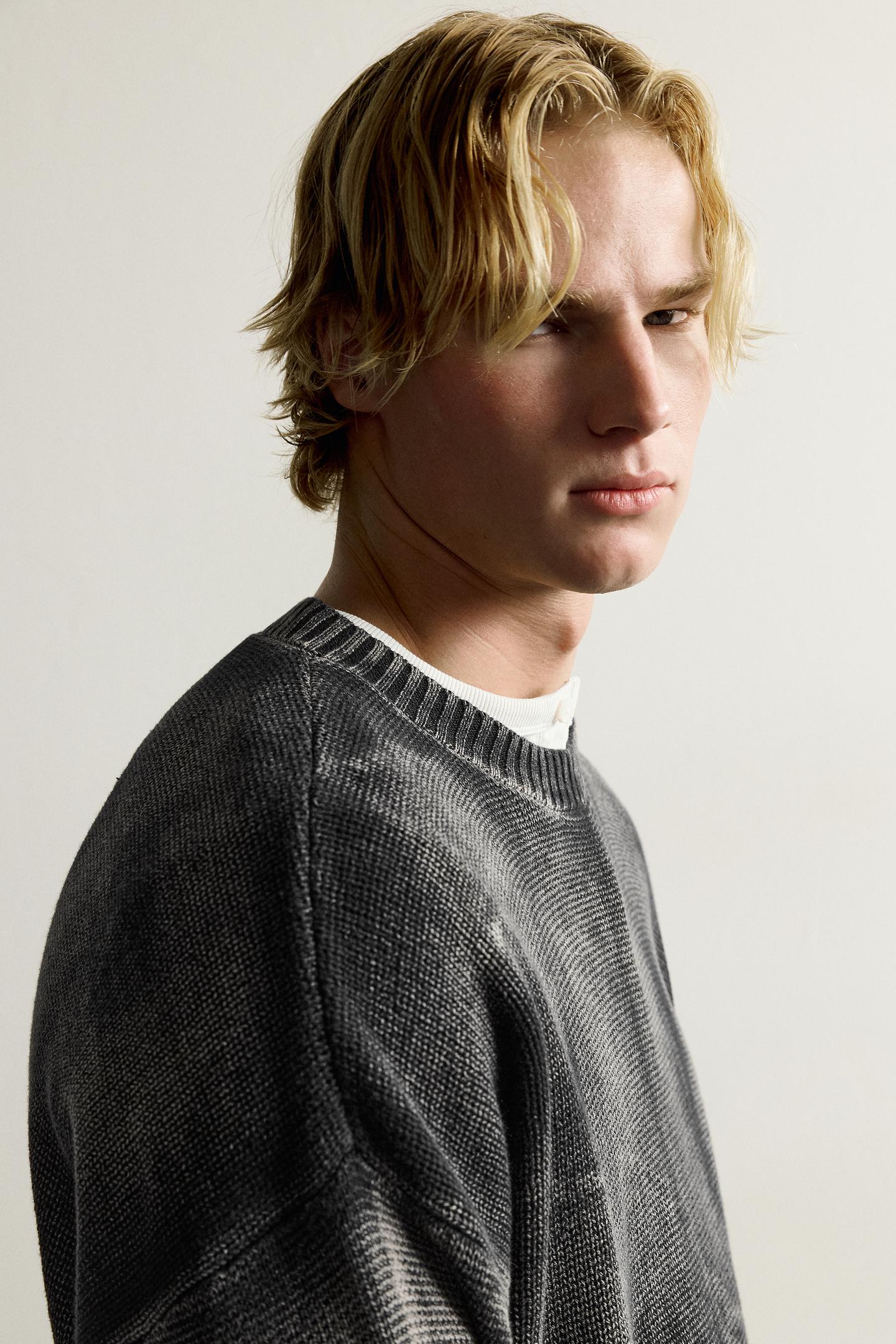 Мужской свитер Zara Relaxed Fit Washed-Effect, цвет: Чёрный — фото 6
