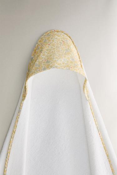 HOODED BABY TOWEL WITH FLORAL PIPING - Cream by Zara - Image 0