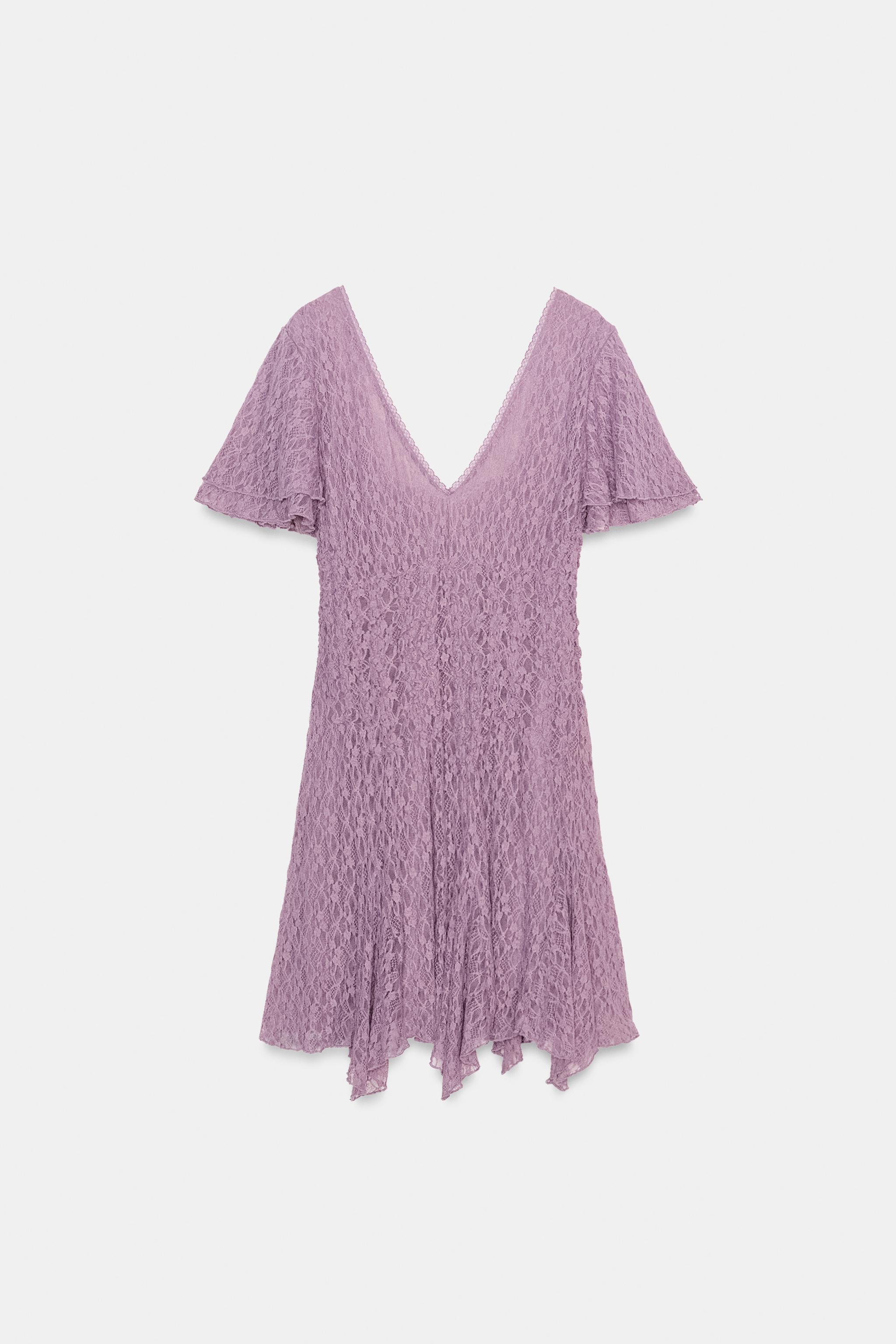 ROBE EN DENTELLE À PLIS