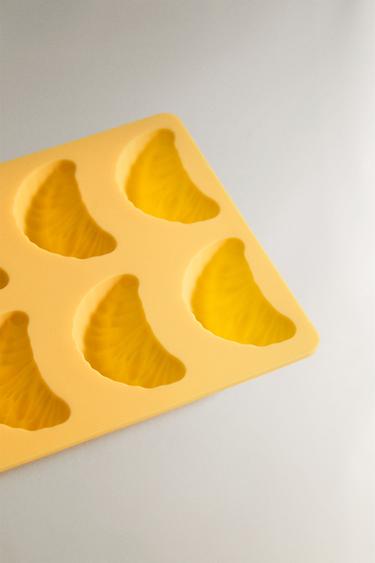 SILICONE ICE BUCKET TRAY WITH 10 ICE CUBES - Pastel yellow by Zara - Image 2