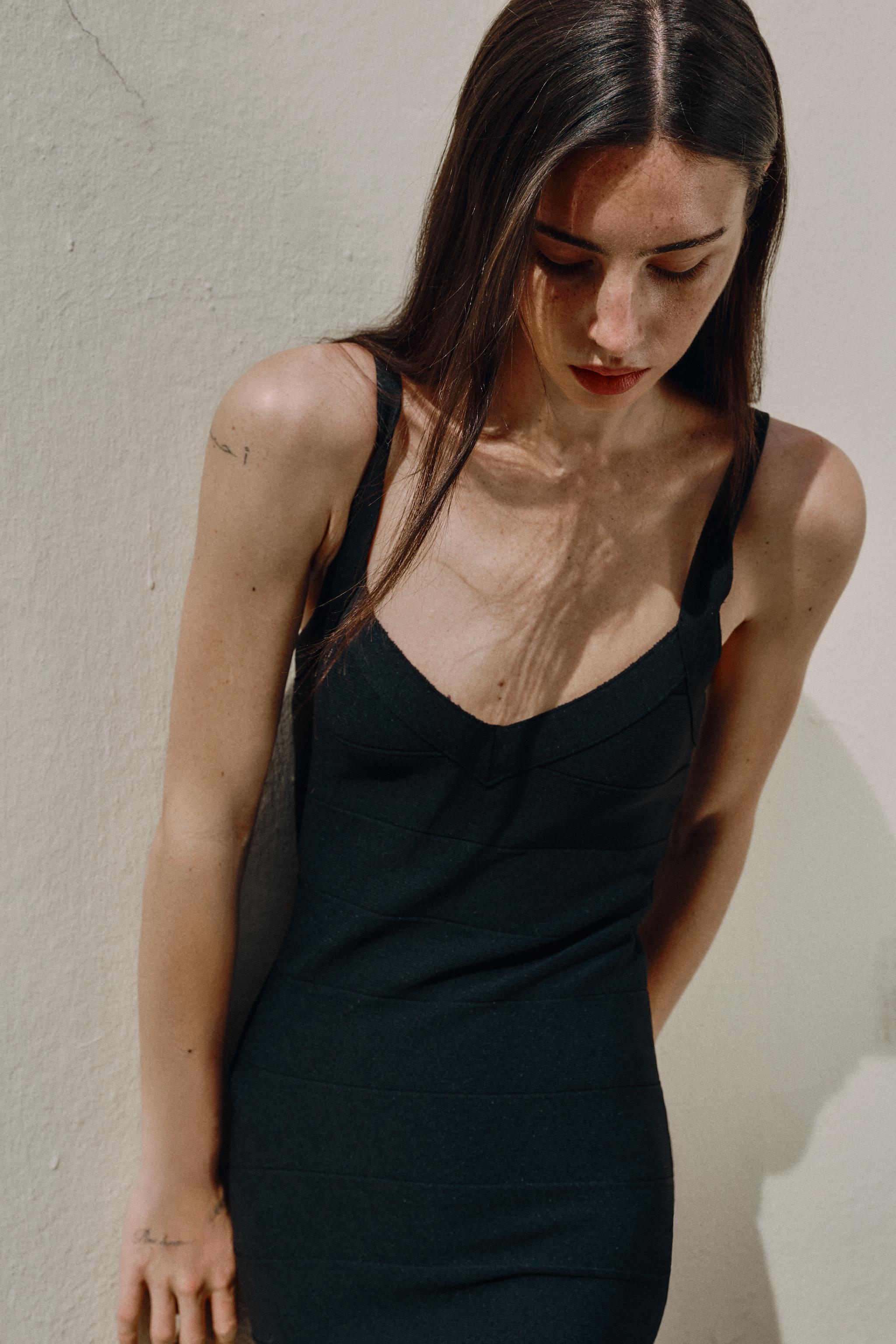 Женские платья Zara STRETCH BAND MINI DRESS — фото 2