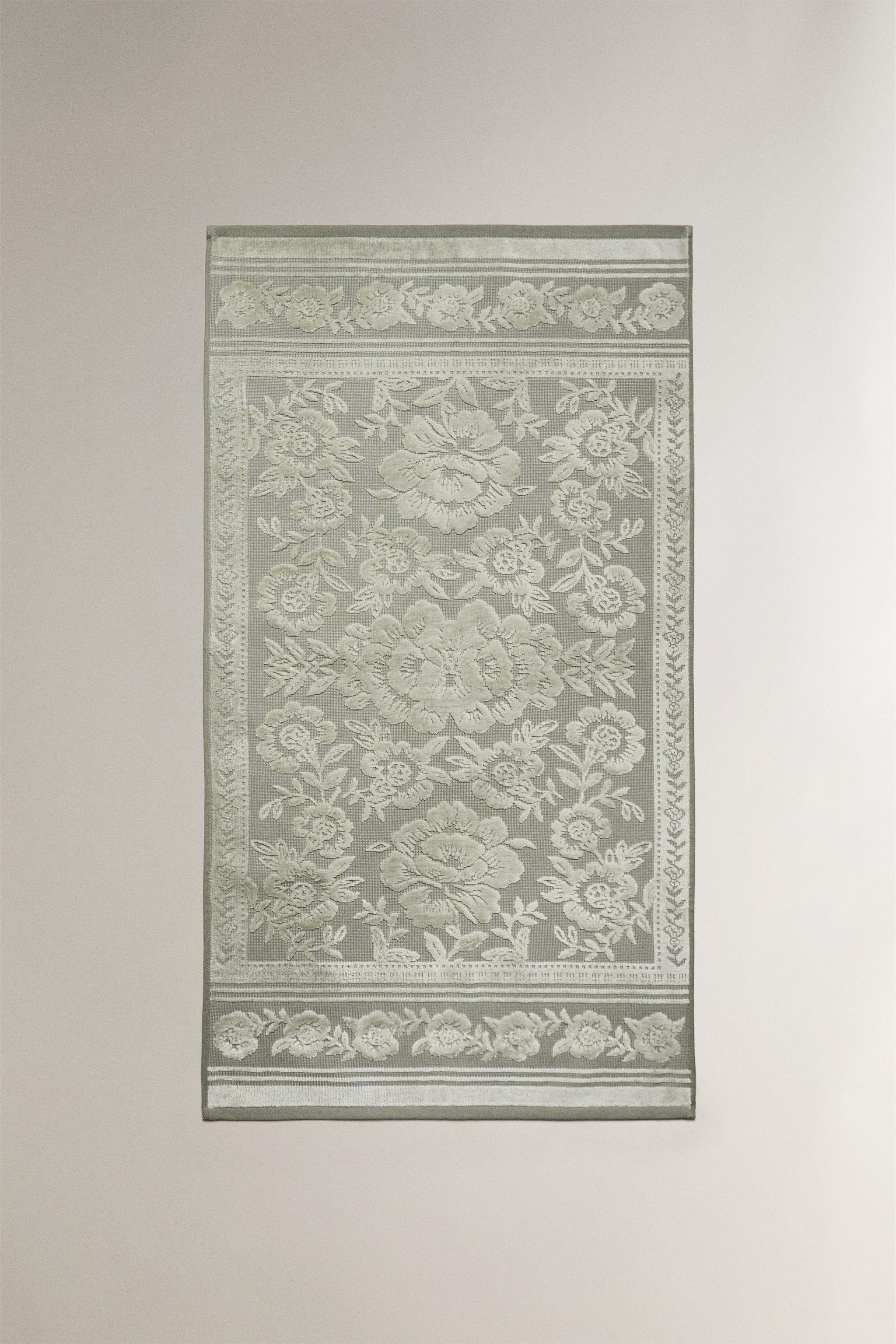 VELOUR JACQUARD BATH TOWEL