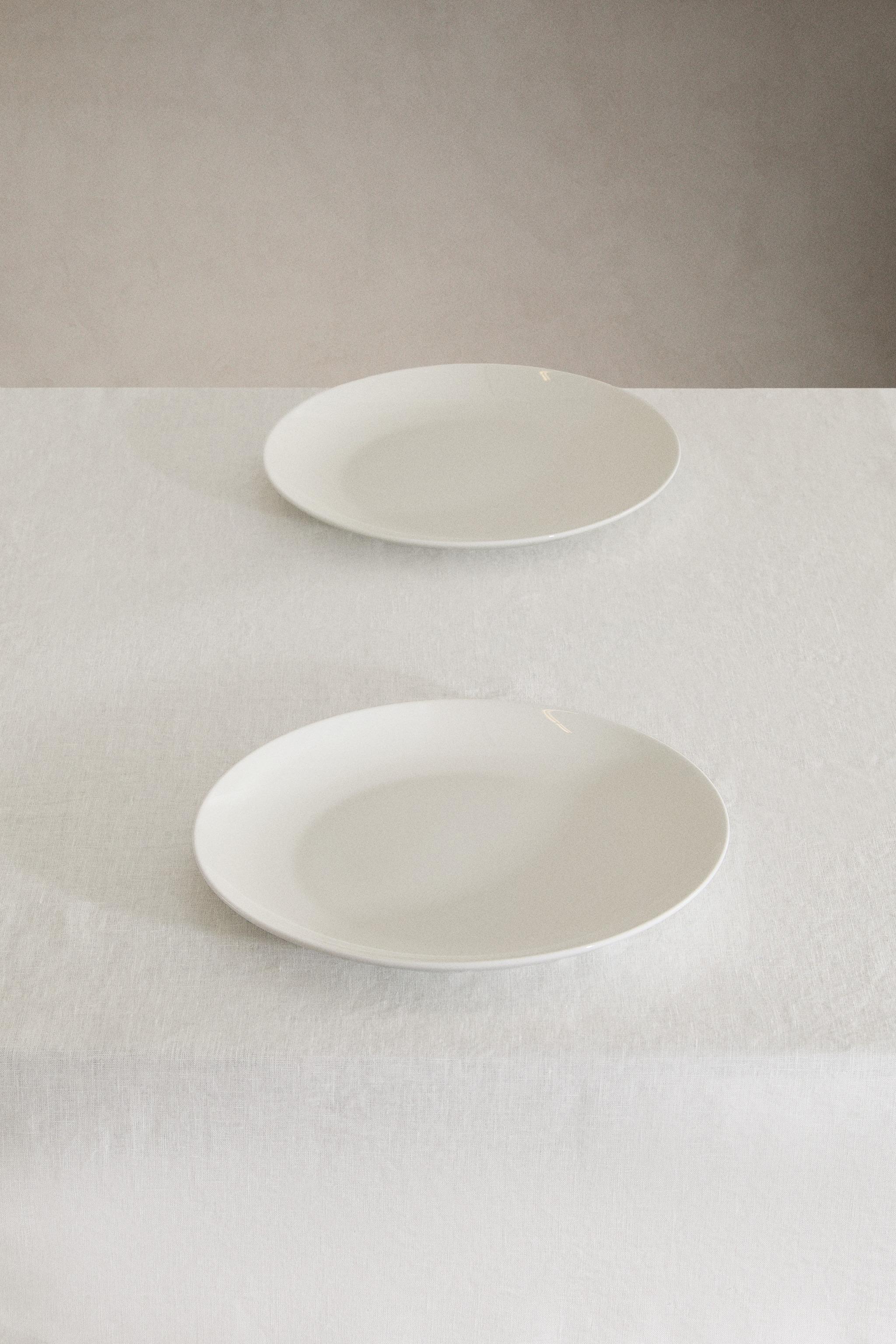 EMBROIDERED LINEN TABLECLOTH