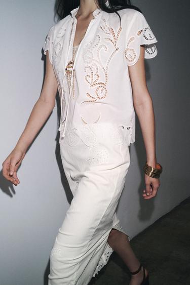 TOP BORDADOS ZW COLLECTION - Blanco roto de Zara
