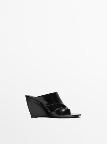 Sandalia cuña piel - Negro de Zara - Imagen 0