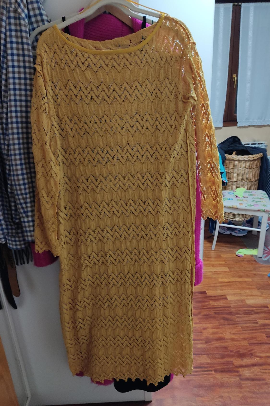 VESTIDO CALADO MOSTAZA - Image 2