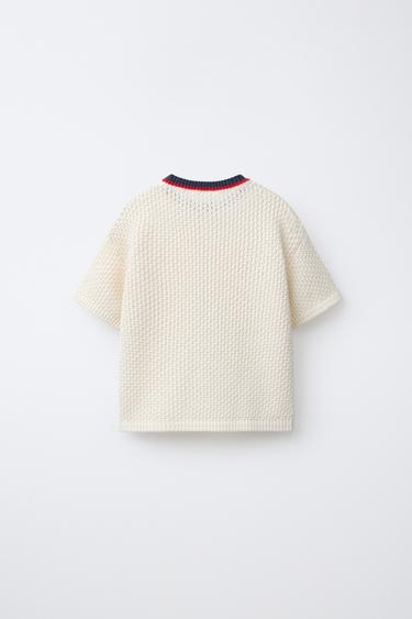 T-SHIRT EN MAILLE STRUCTURÉE À COL EN CONTRASTE - Écru de Zara - Image 1