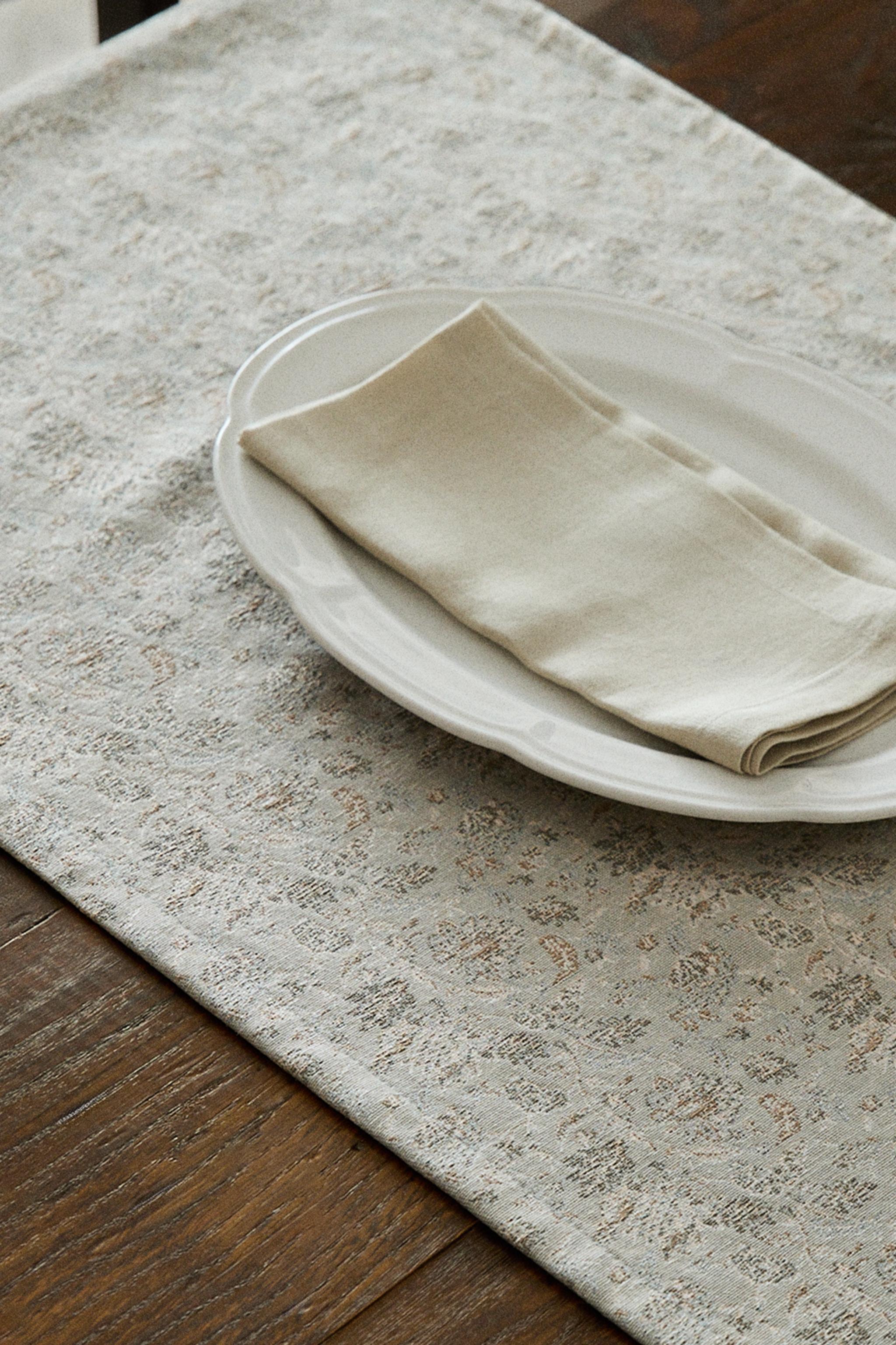 FLORAL JACQUARD TABLE RUNNER