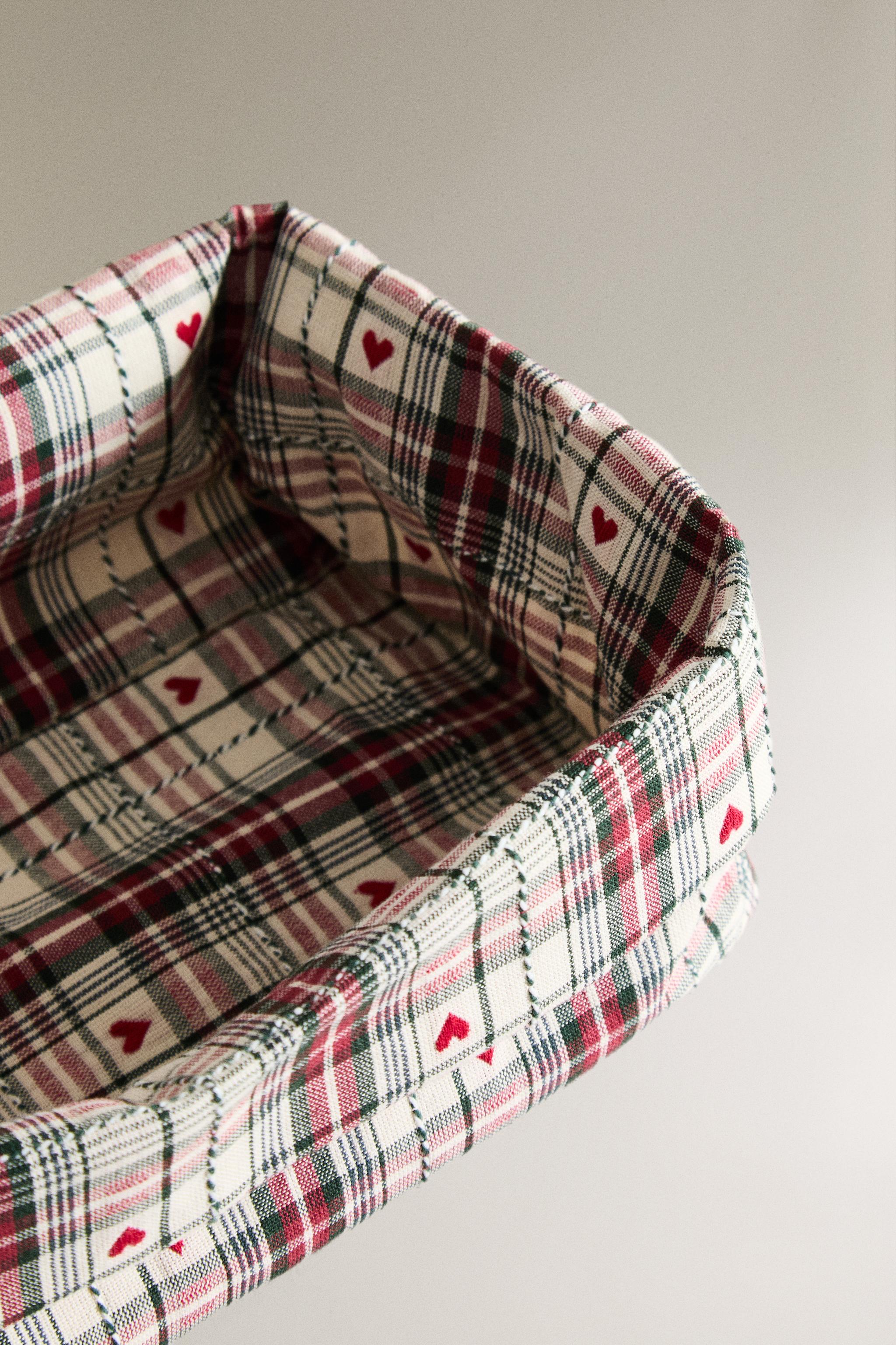 CHRISTMAS BREAD WITH HEARTS