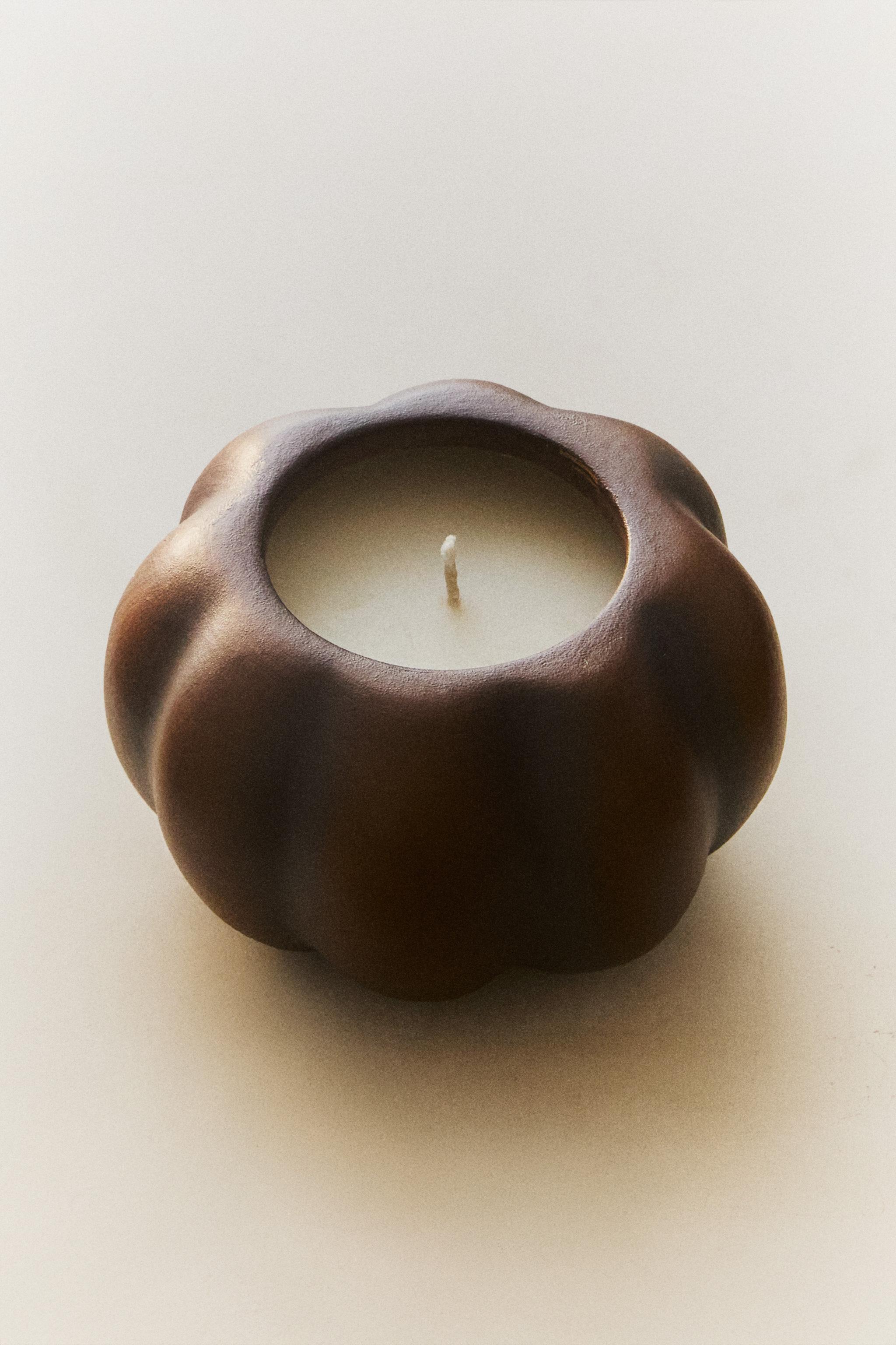 (240 G) PUMPKIN SPICE SCENTED CANDLE — Pumpkin