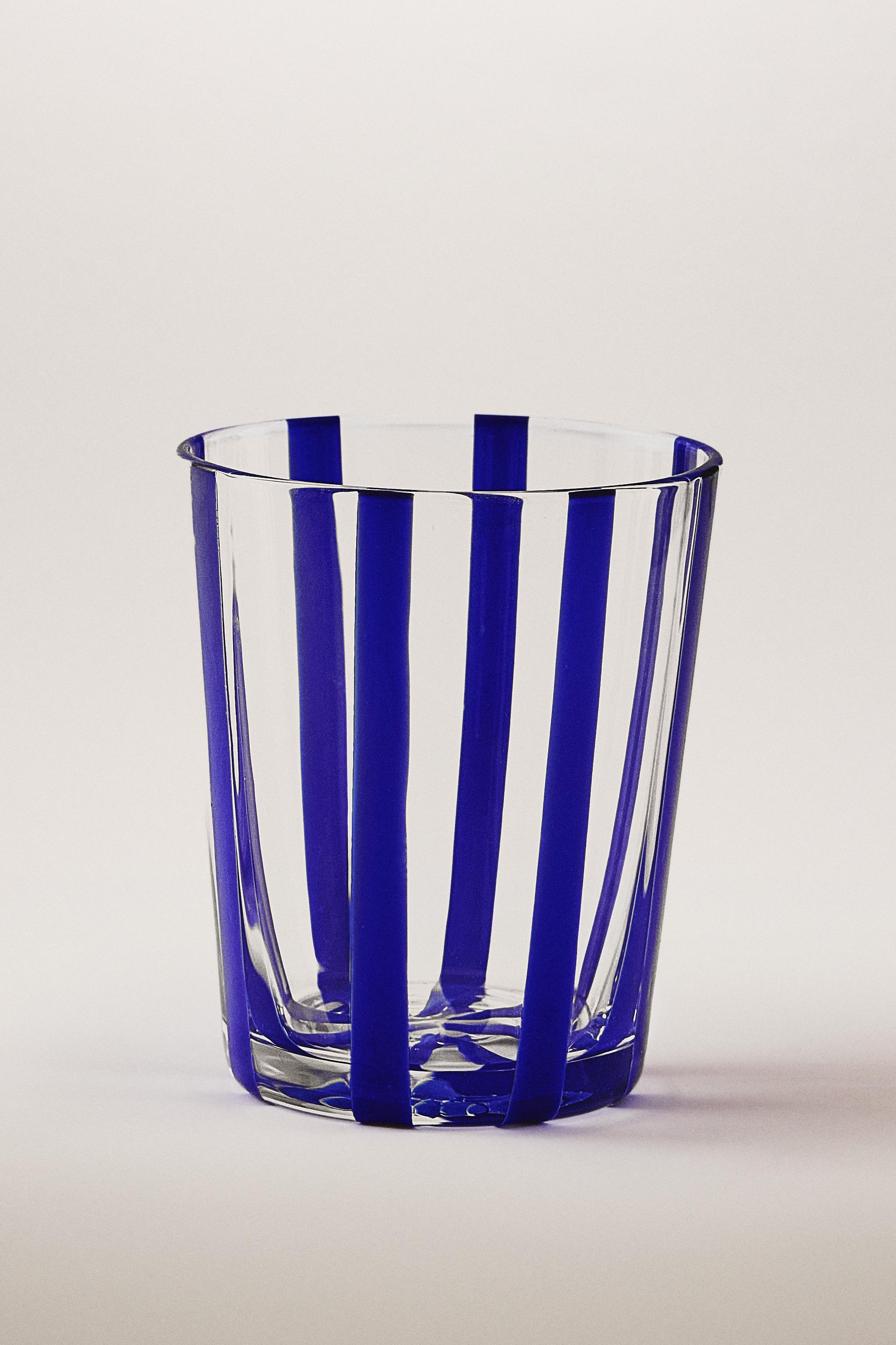 GLASS TUMBLER WITH LINE DESIGN