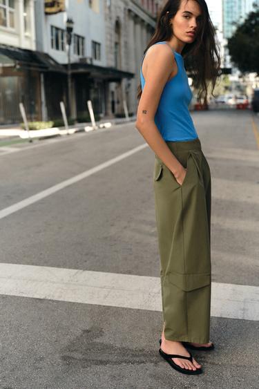 PANTALON À PINCES ET PASSANT AU DOS - Kaki de Zara - Image 4