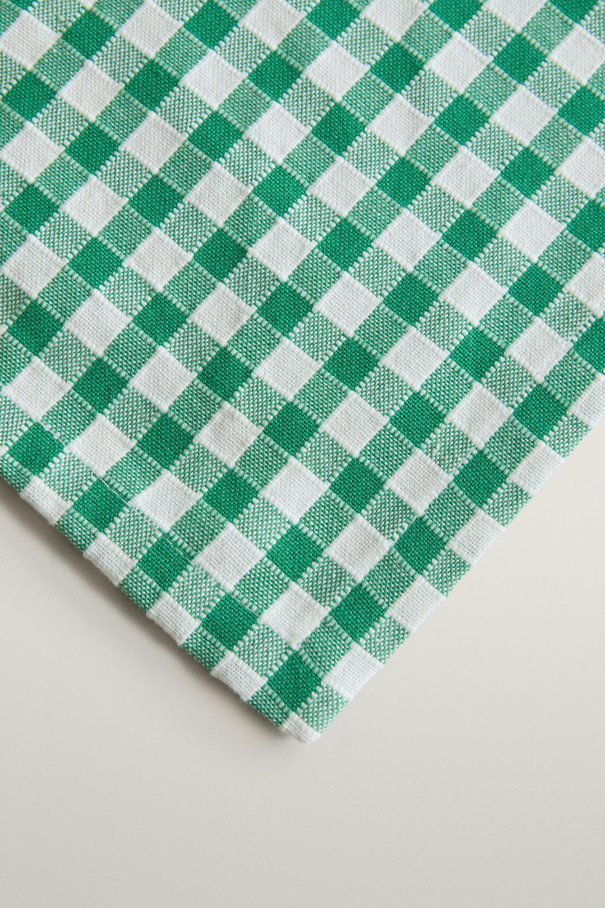 GINGHAM TABLECLOTH