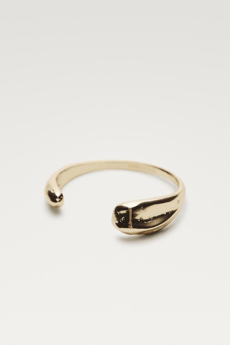 Curved open-design bracelet — Golden