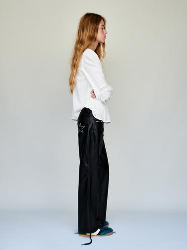 PANTALÓN FLARE EFECTO PIEL TACHAS - Negro de Zara