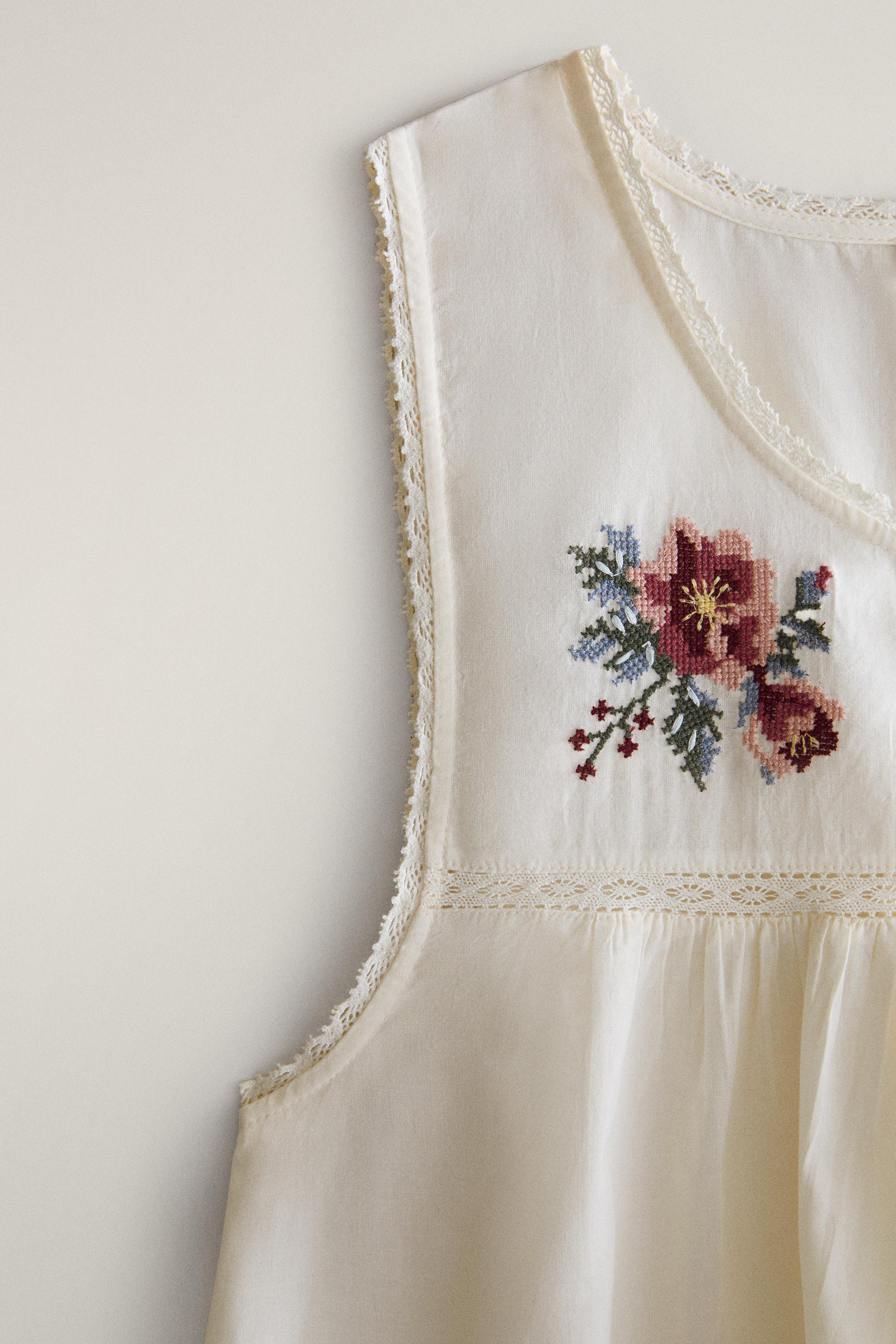 FLORAL EMBROIDERED NIGHTGOWN