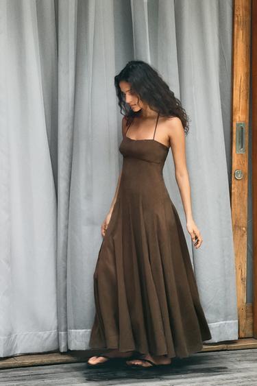 ROBE MI-LONGUE FLUIDE AVEC ENCOLURE AMÉRICAINE À VOLUME - Chocolat de Zara