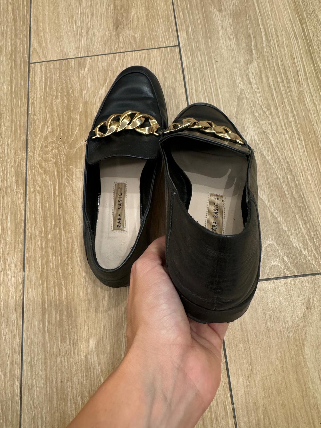 LEATHER LOAFERS WITH CHAIN DETAIL - Image 3