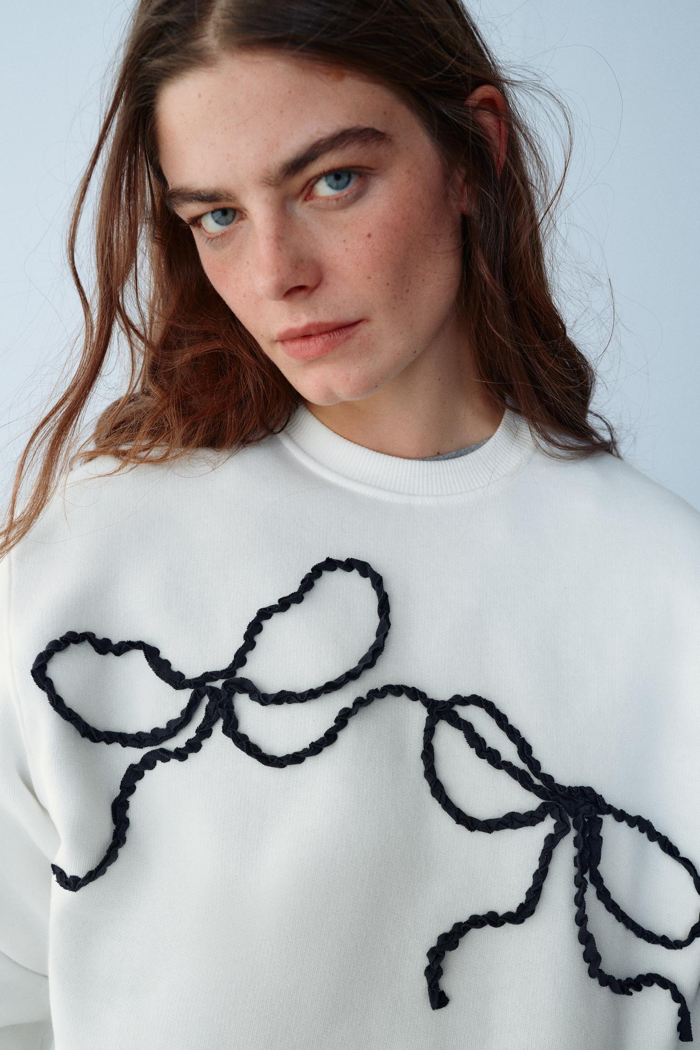 Женская толстовка Zara Embroidered Bow, цвет: Устричный белый — фото 3