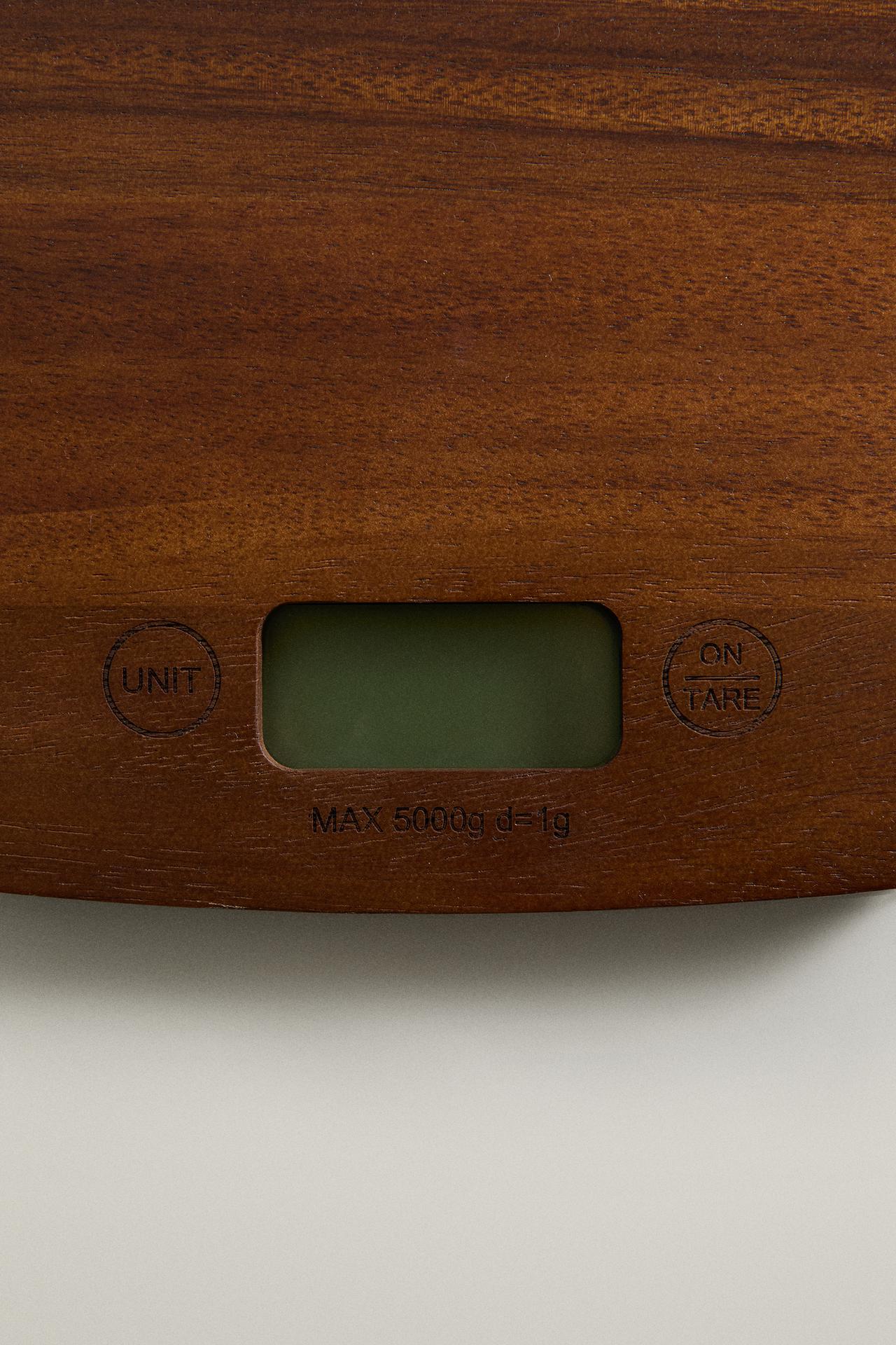 WOODEN KITCHEN SCALE — Light beige