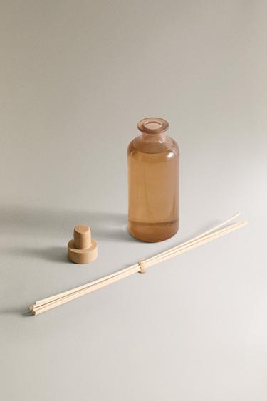 (200 ML) BLOOMING MAGNOLIA REED DIFFUSERS - Black / Ecru by Zara