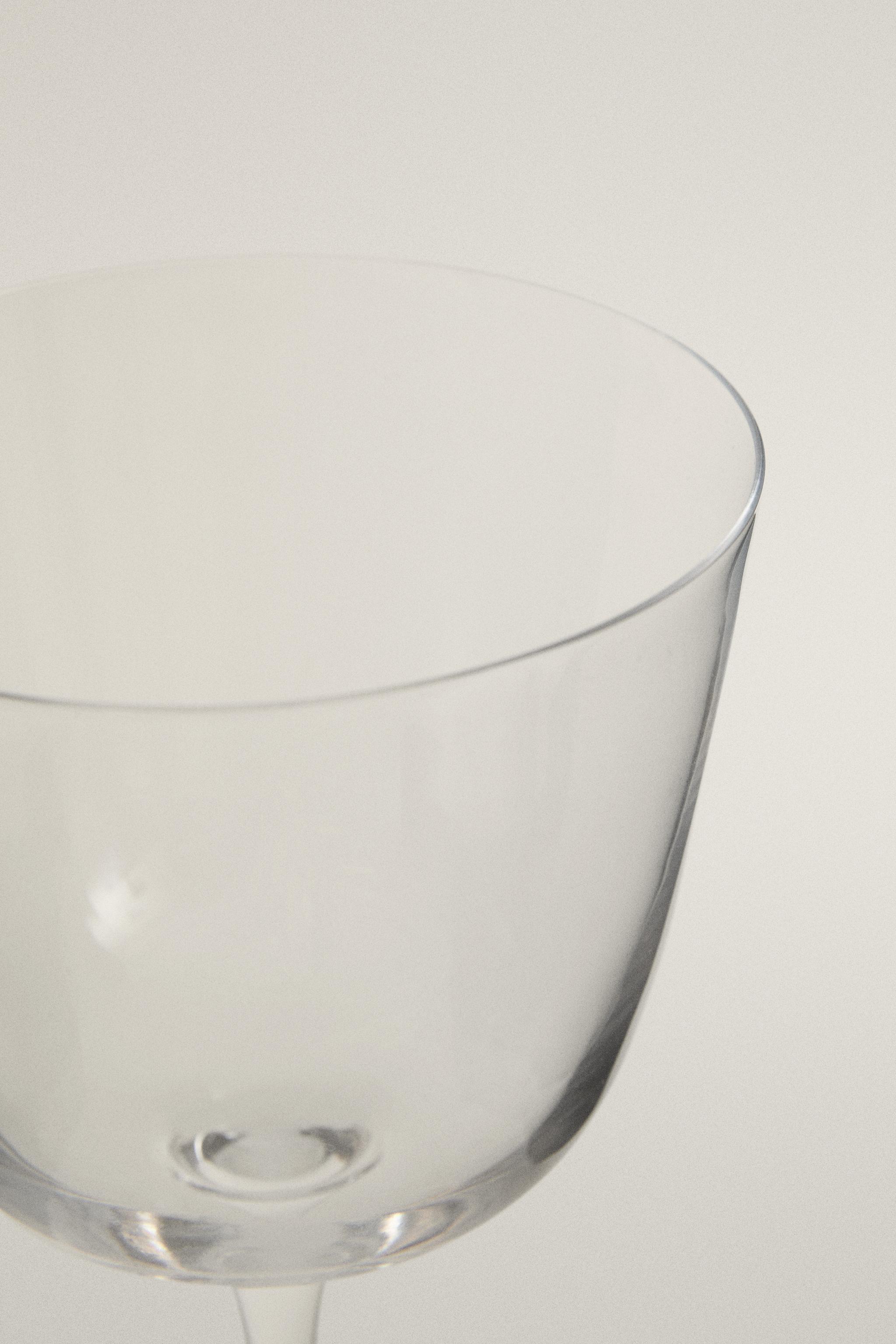 FLAT-BASE CRYSTALLINE GLASS