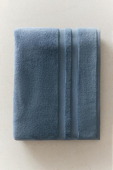 EXTRA SOFT DOUBLE BORDER BATH TOWEL - dusty blue by Zara