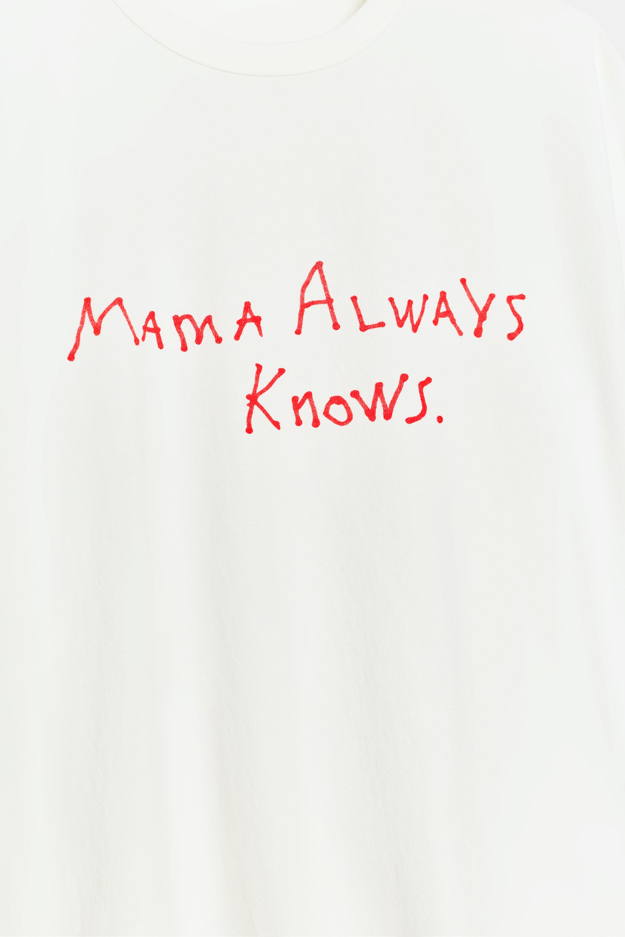 T-SHIRT À MANCHES COURTES ET INSCRIPTION