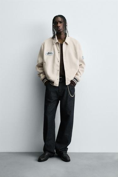 سترة بتأثير جلد الغزال مع رقع مطرزة - خَام by Zara