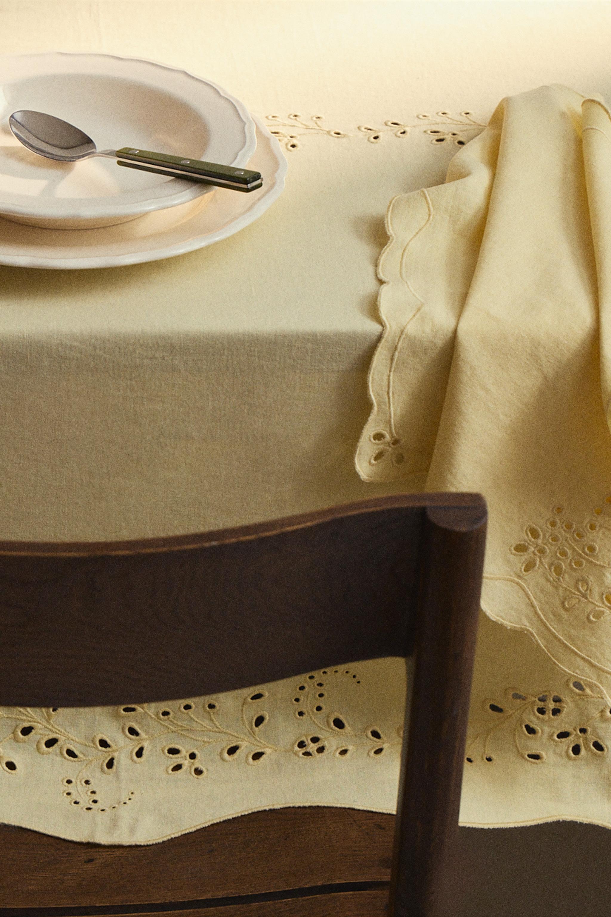 EMBROIDERED LINEN TABLECLOTH