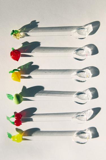 PACK OF GLASS FRUIT DESSERT SPOONS (PACK OF 6) - Red by Zara - Image 5