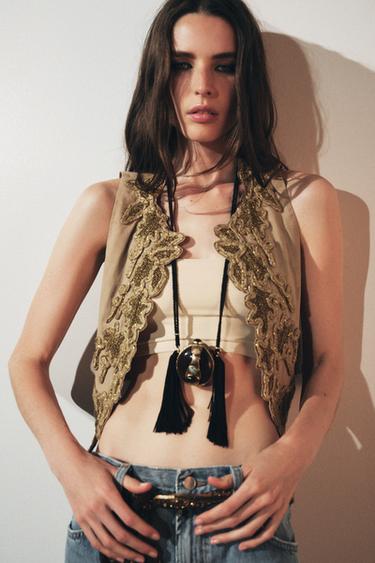 CHALECO BORDADOS CONTRASTE ZW COLLECTION - Ocre de Zara