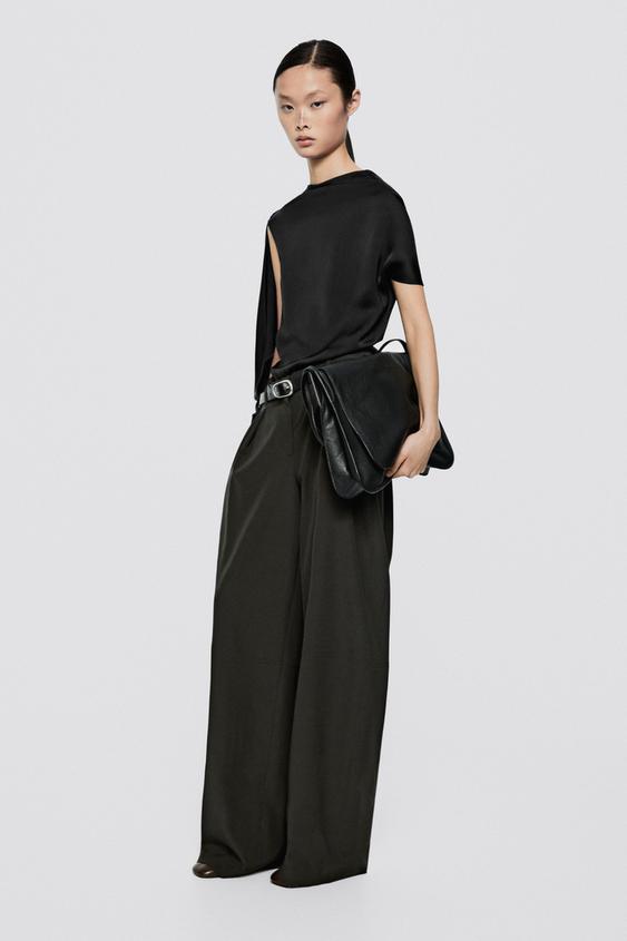 Top satinado detalle espalda - LIMITED EDITION - Negro de Zara - Imagen 0