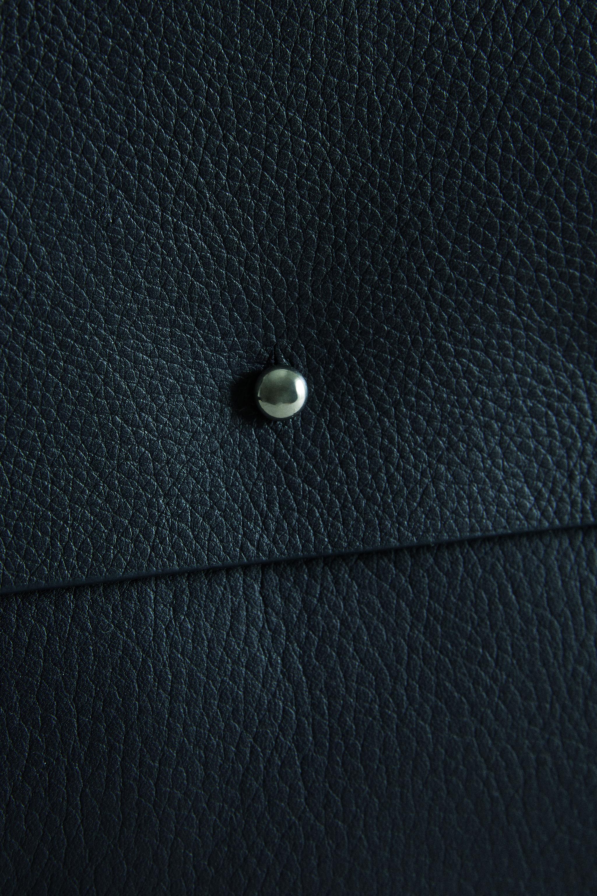 BLUE LEATHER BUTTON CASE — Blue