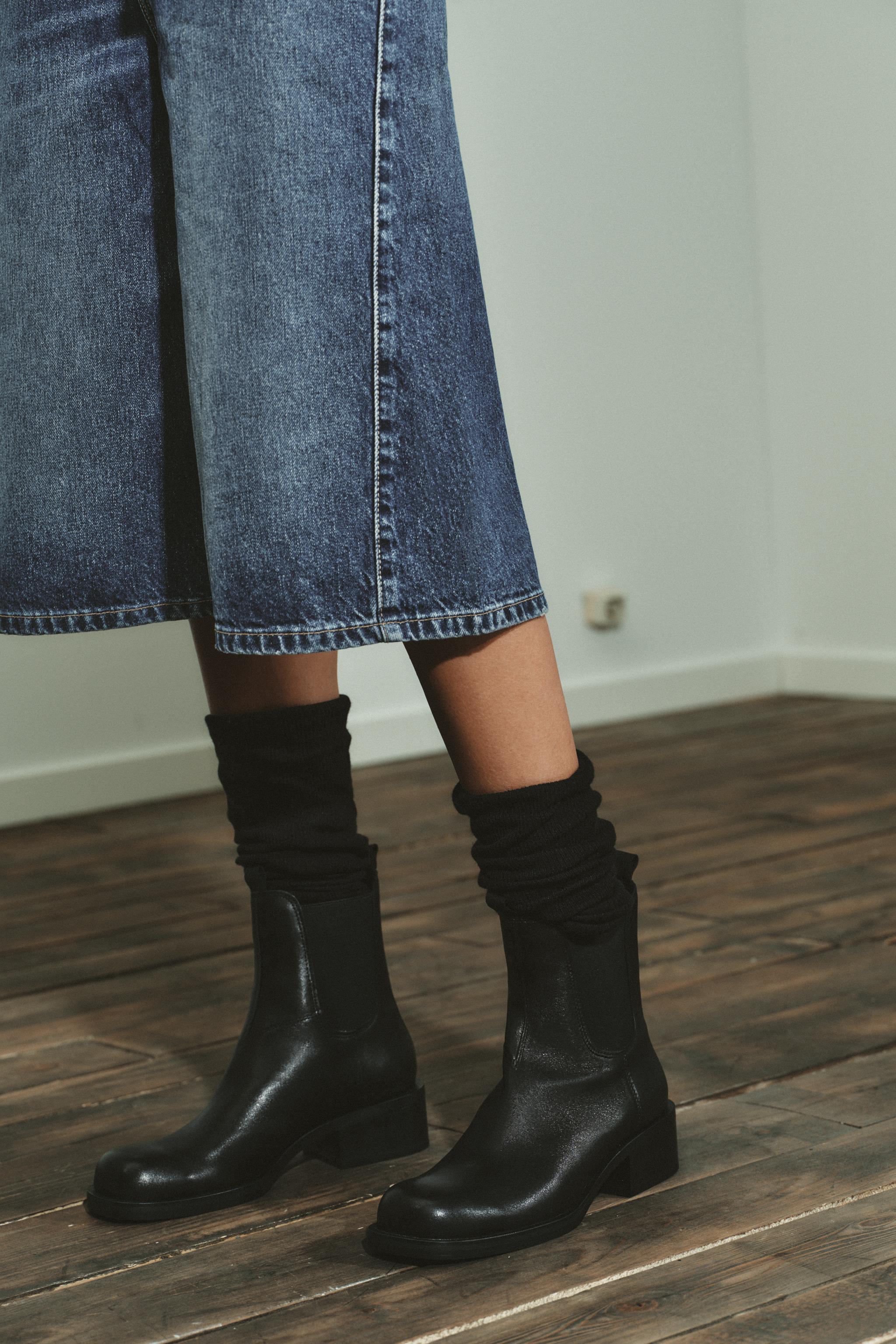 WATER REPELLENT LEATHER CHELSEA ANKLE BOOTS