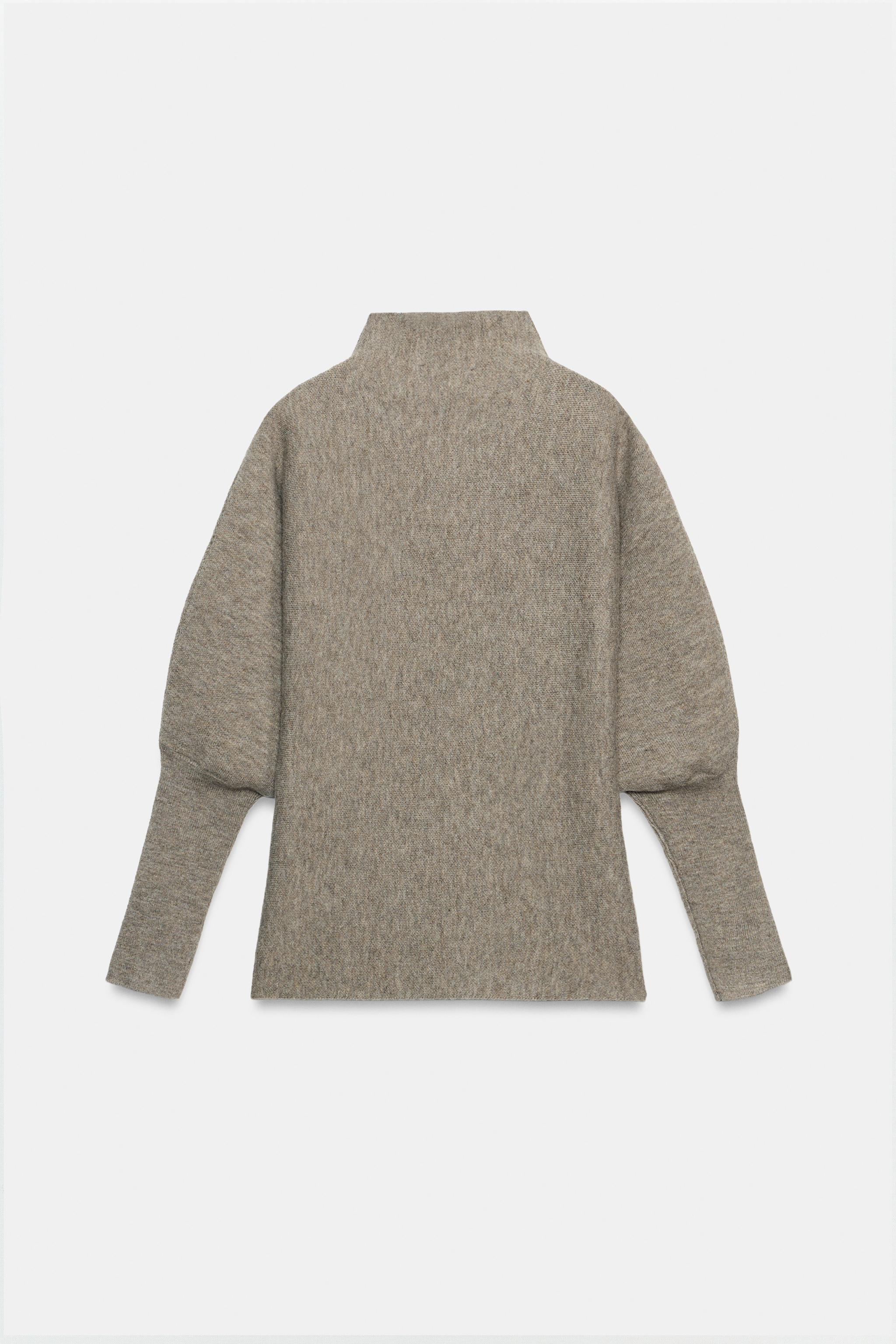PULL EN MAILLE À COL MONTANT