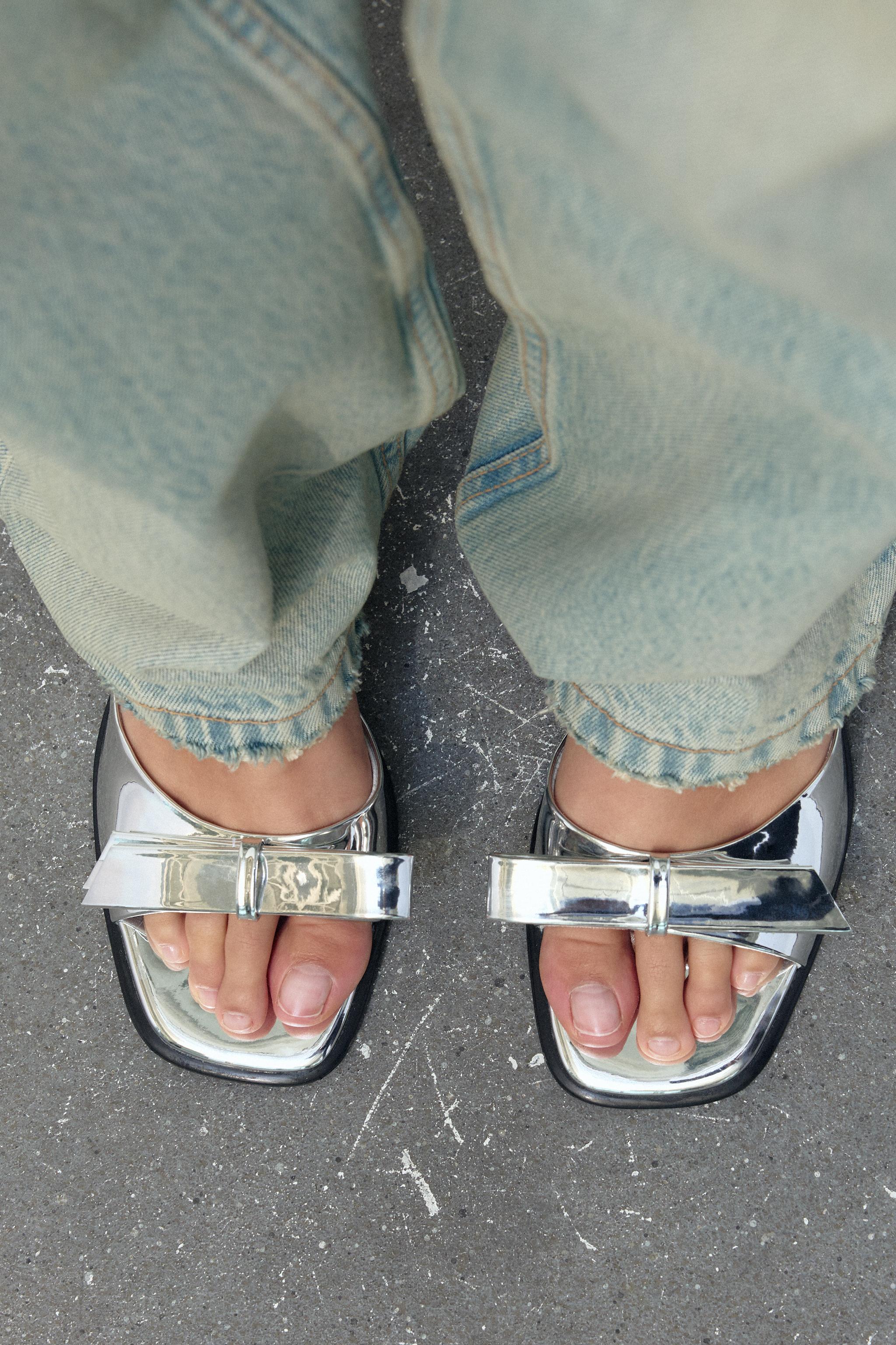 METALLIC HEEL SANDALS WITH BOW - Silver | ZARA United 