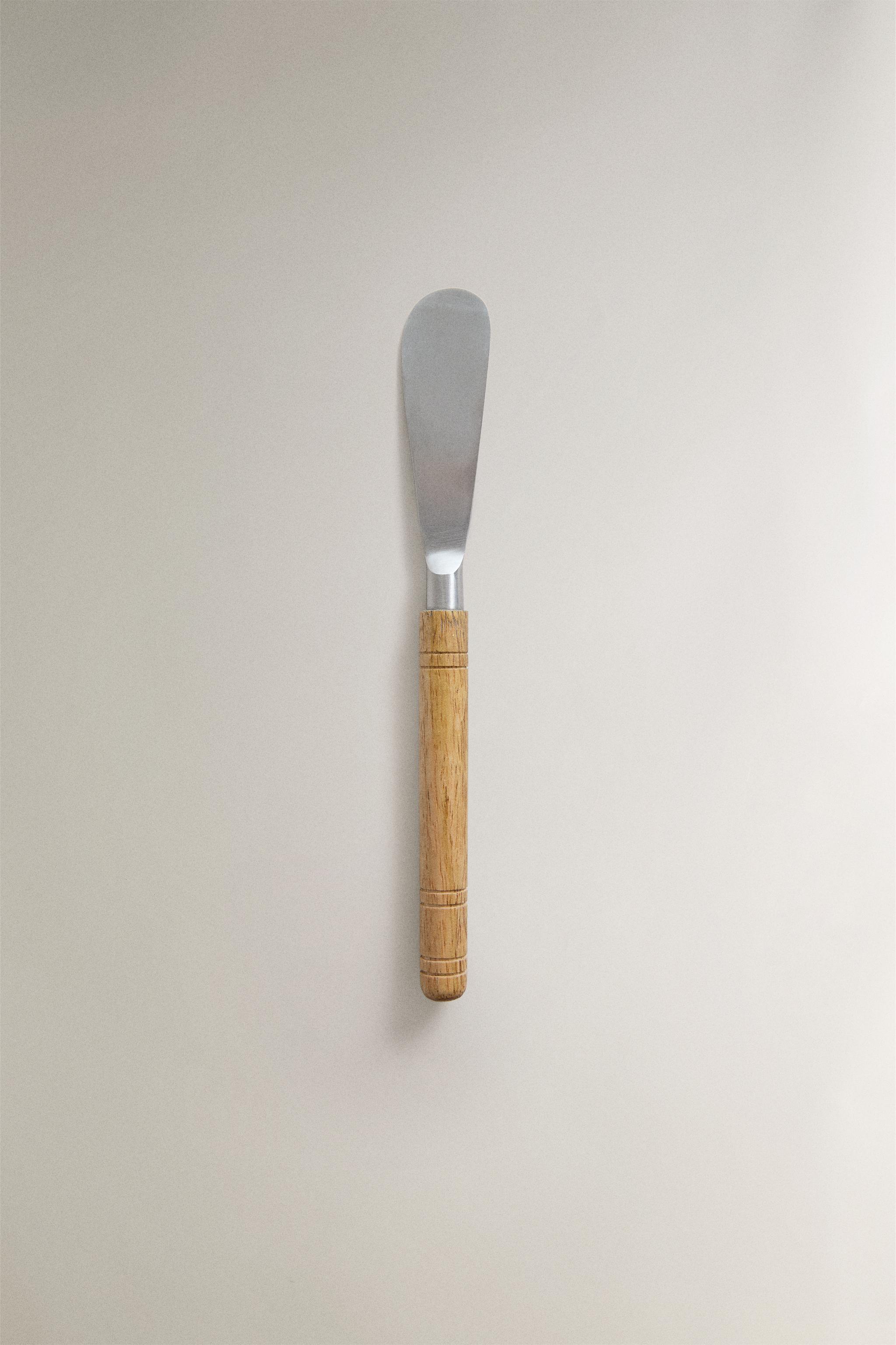 WOODEN HANDLE BUTTER KNIFE