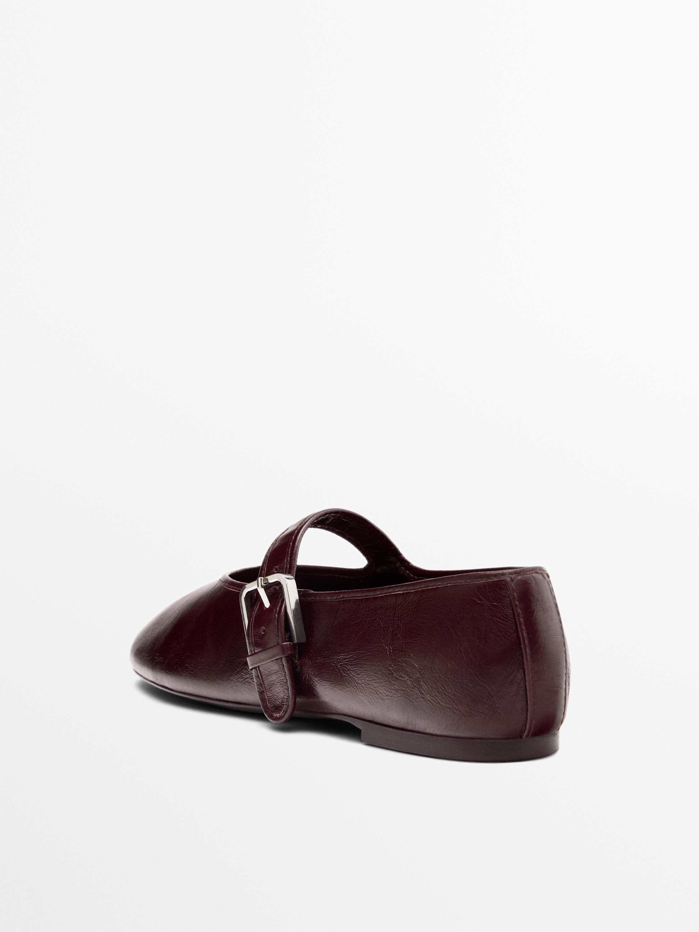 Crackled leather ballet flats