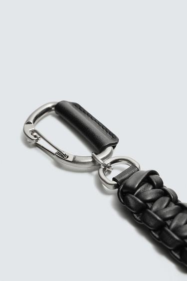 LEATHER KEY RING - Black by Zara