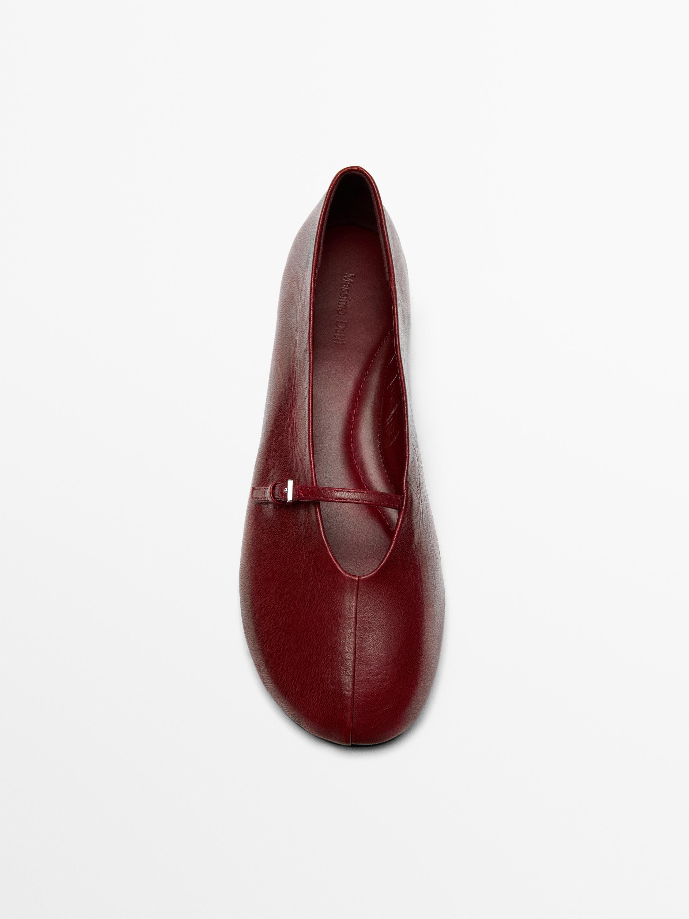 Leather ballet flats with buckle
