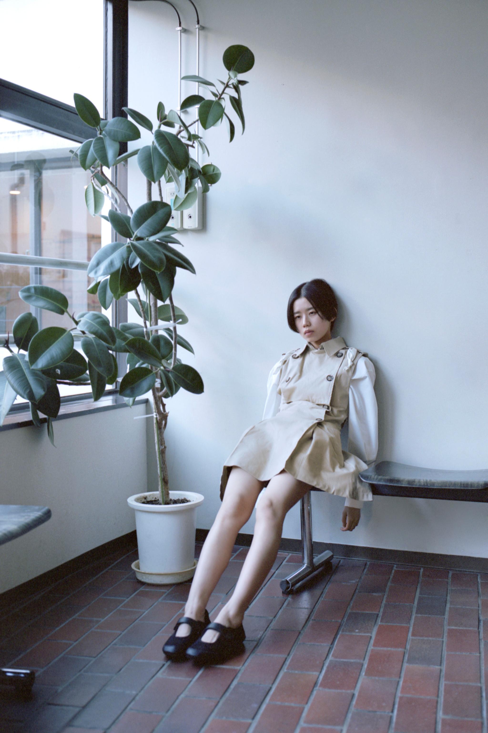 スカーフ付きショート丈ワンピース - ダークベージュ | ZARA