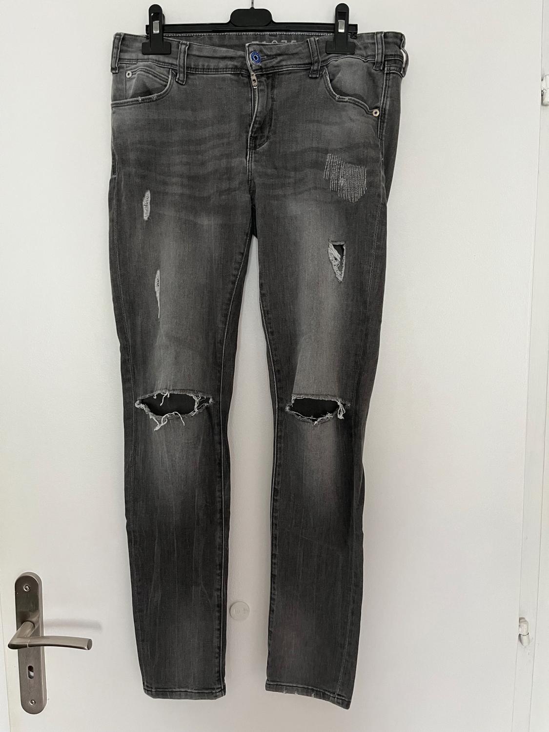 MID-RISE JEANS